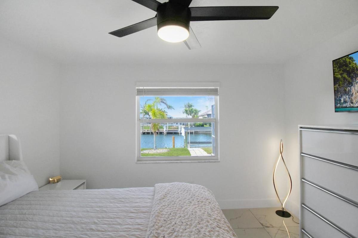 Chic & Modern Canal-front Retreat With Private Pool - Azure Tides Holiday home *