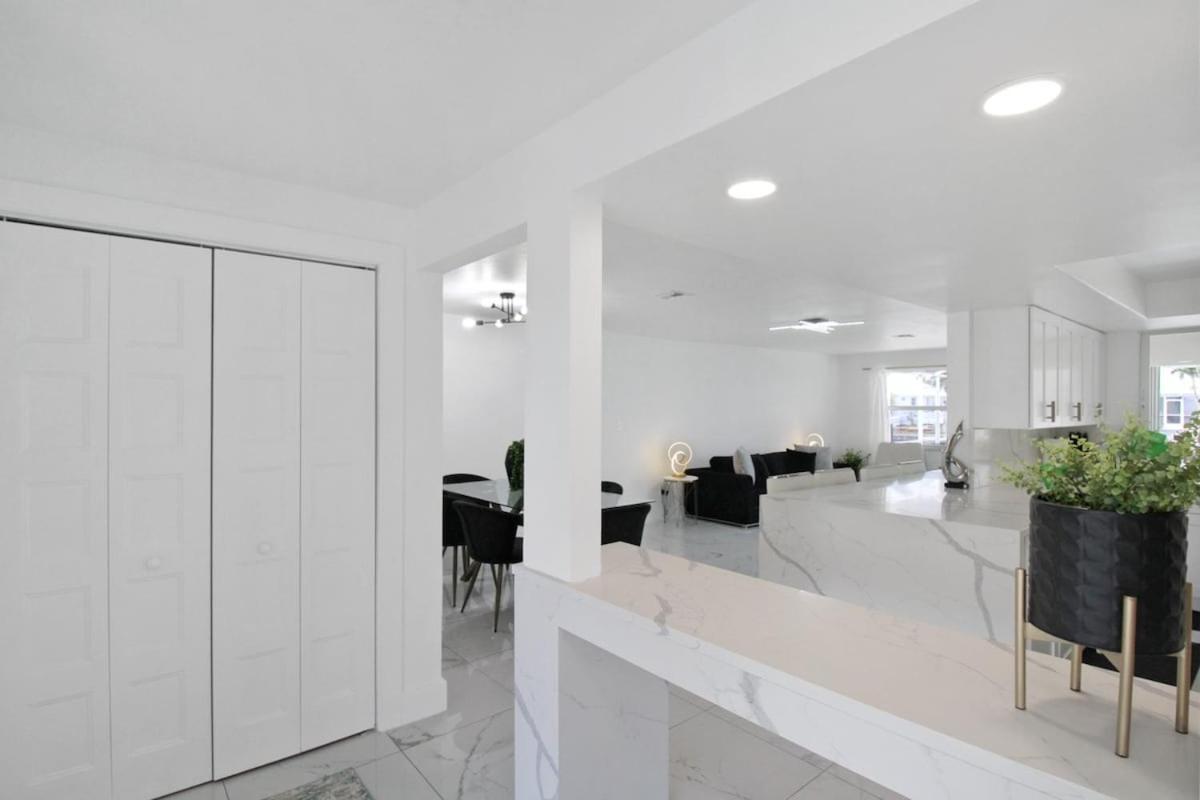 Chic & Modern Canal-front Retreat With Private Pool - Azure Tides