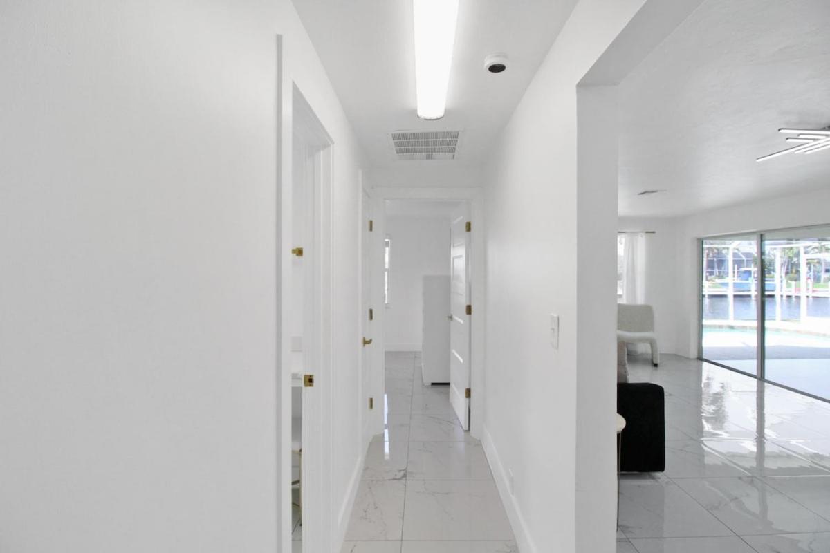 Chic & Modern Canal-front Retreat With Private Pool - Azure Tides Holiday home *
