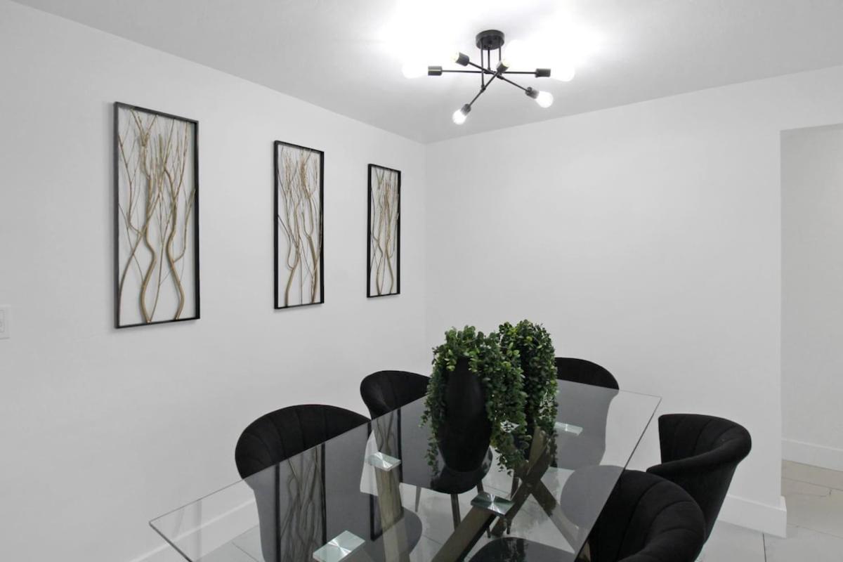 Chic & Modern Canal-front Retreat With Private Pool - Azure Tides Holiday home Punta Gorda