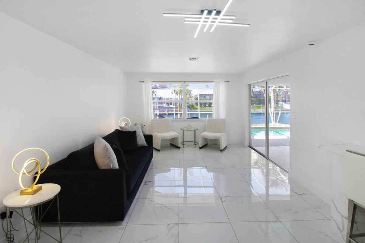 Chic & Modern Canal-front Retreat With Private Pool - Azure Tides Punta Gorda