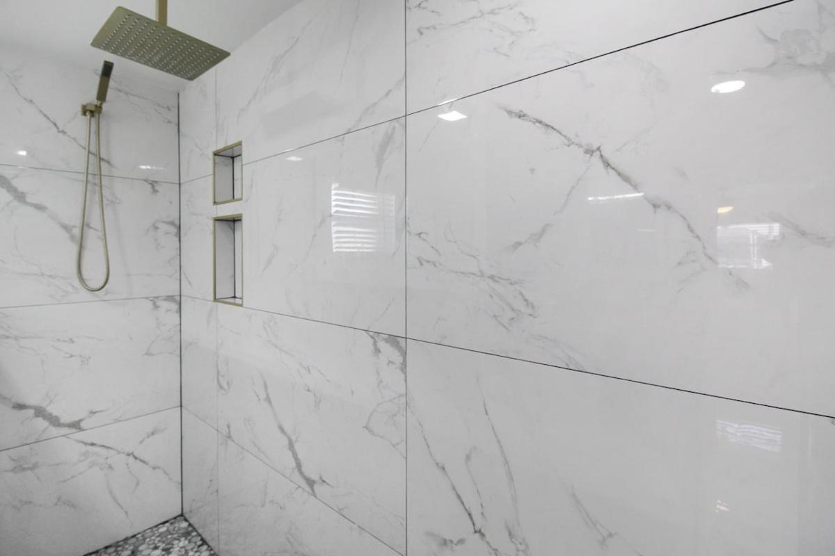Holiday home Chic & Modern Canal-front Retreat With Private Pool - Azure Tides