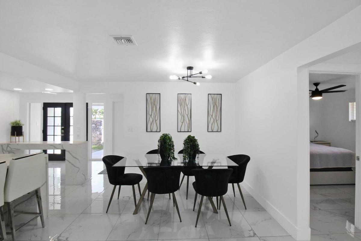 Chic & Modern Canal-front Retreat With Private Pool - Azure Tides *