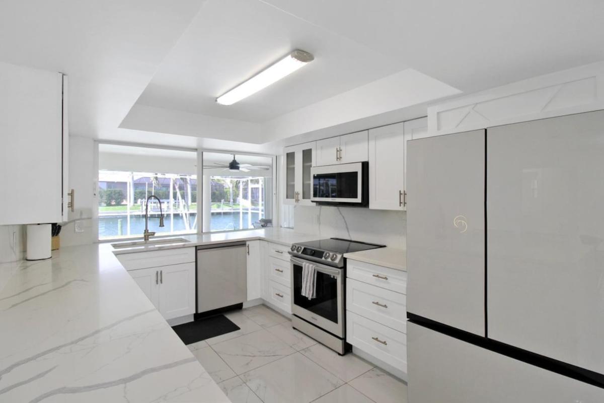 Chic & Modern Canal-front Retreat With Private Pool - Azure Tides