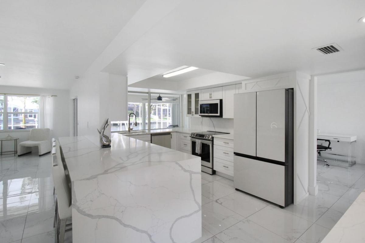 Holiday home Chic & Modern Canal-front Retreat With Private Pool - Azure Tides