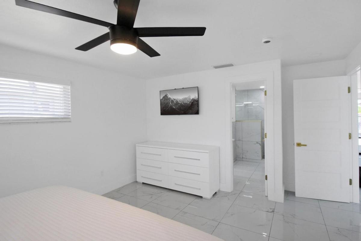 Chic & Modern Canal-front Retreat With Private Pool - Azure Tides