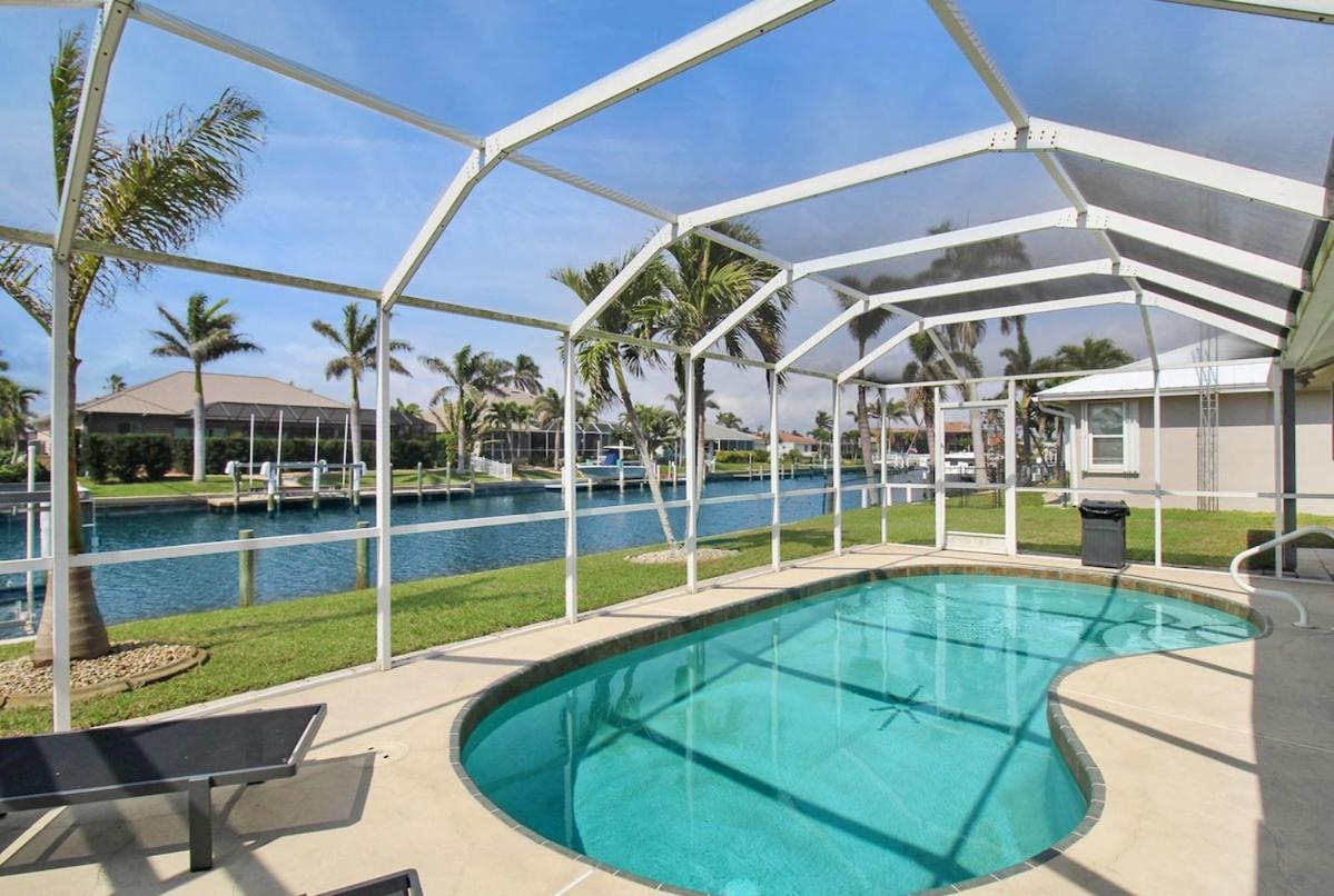 Holiday home Chic & Modern Canal-front Retreat With Private Pool - Azure Tides *