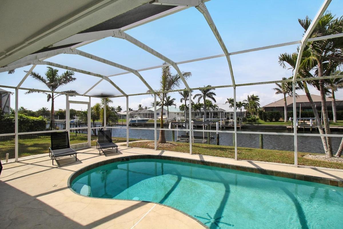Chic & Modern Canal-front Retreat With Private Pool - Azure Tides Holiday home *