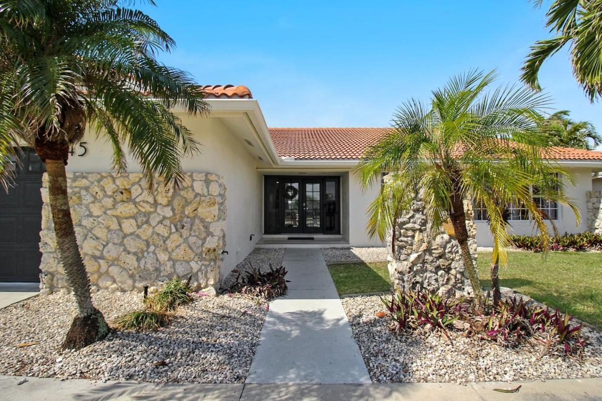 Holiday home Chic & Modern Canal-front Retreat With Private Pool - Azure Tides *