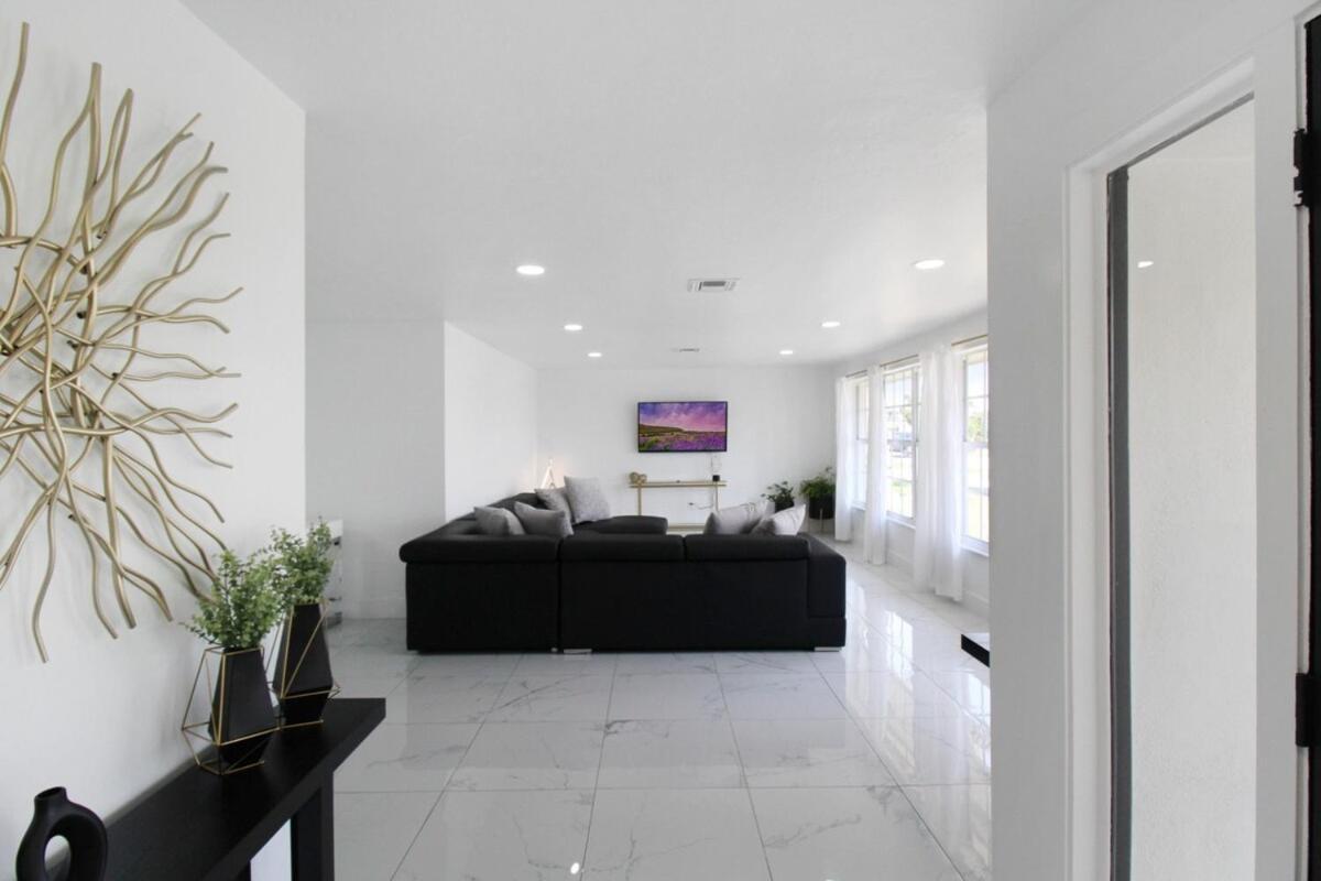 Holiday home Chic & Modern Canal-front Retreat With Private Pool - Azure Tides Punta Gorda