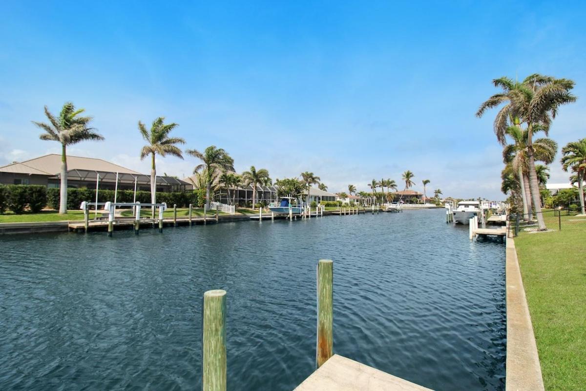 Chic & Modern Canal-front Retreat With Private Pool - Azure Tides Holiday home Punta Gorda