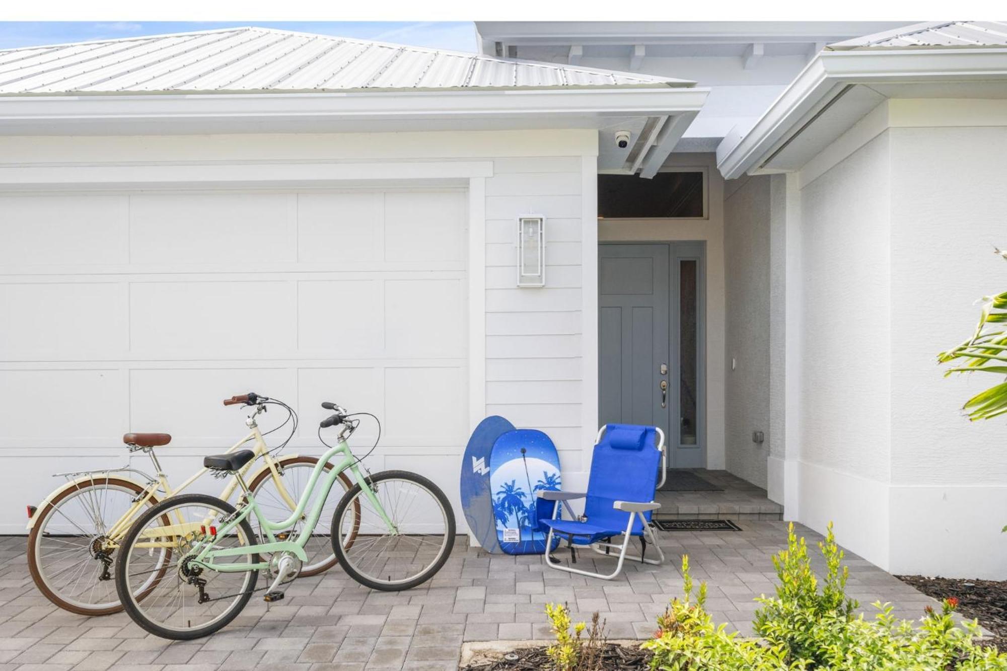 Beachside Bliss 3br, Heated Pool, Sleeps 10! Holiday home *