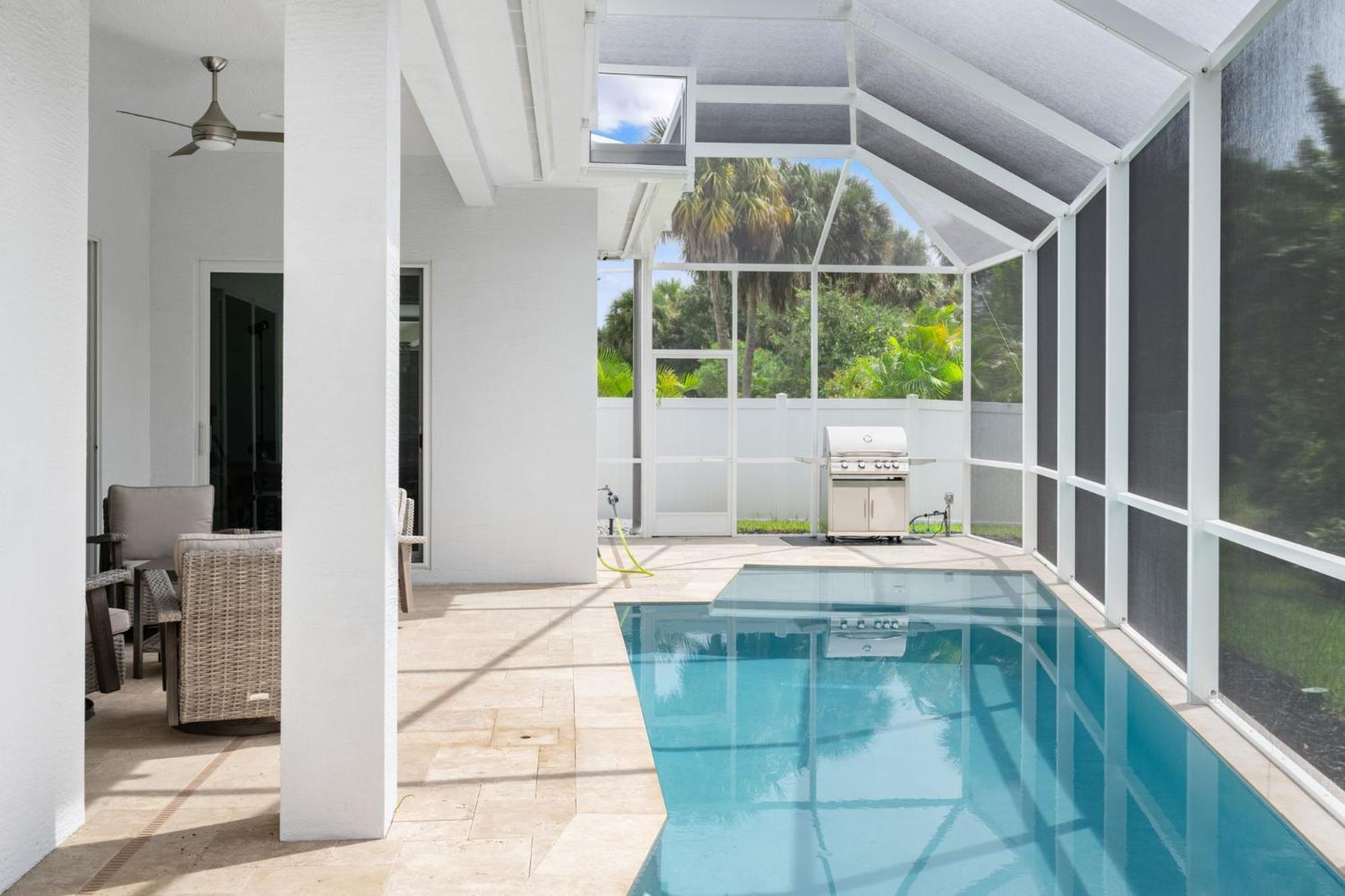 Holiday home Beachside Bliss 3br, Heated Pool, Sleeps 10!