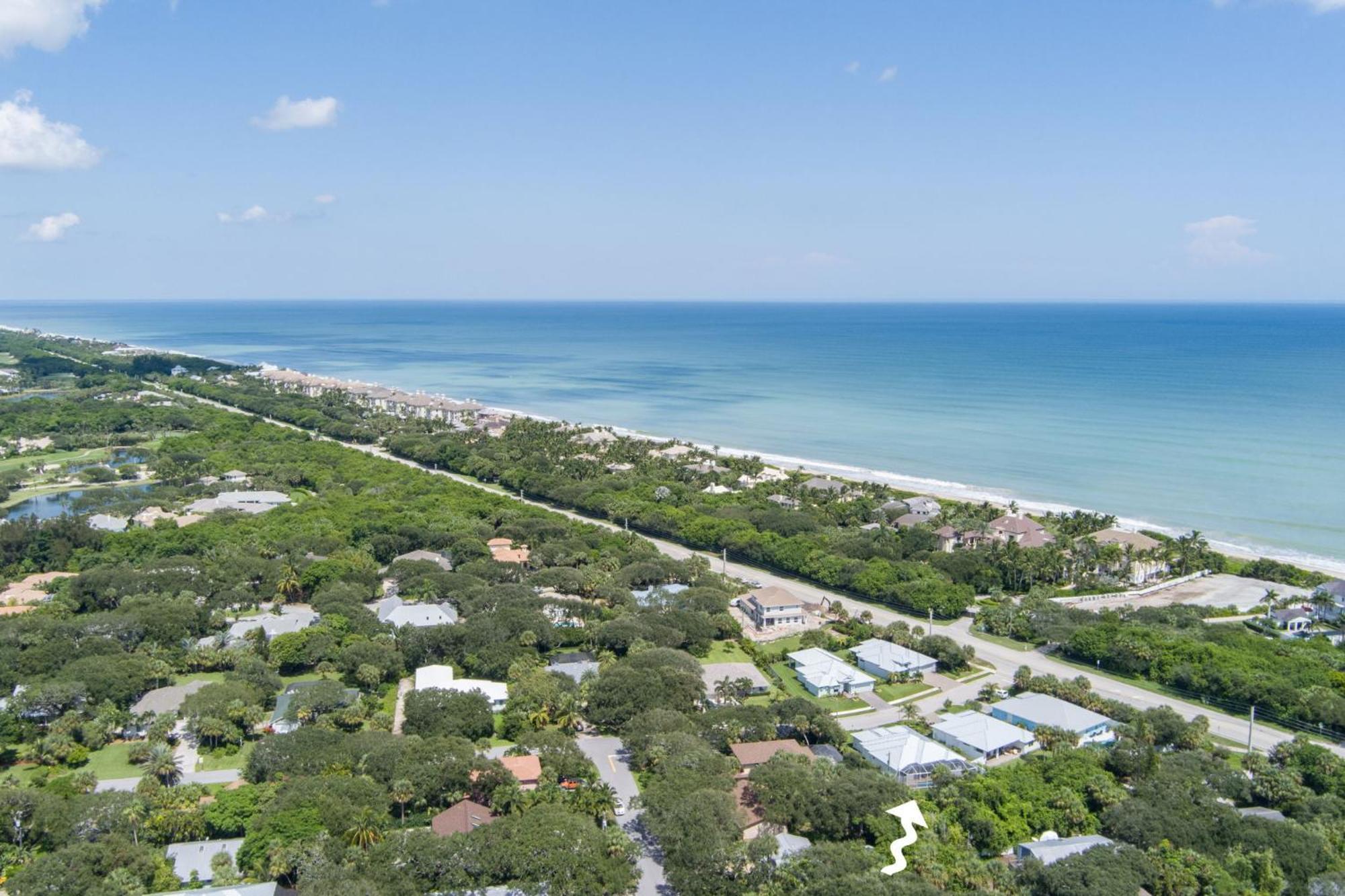 Beachside Bliss 3br, Heated Pool, Sleeps 10! * Sebastian