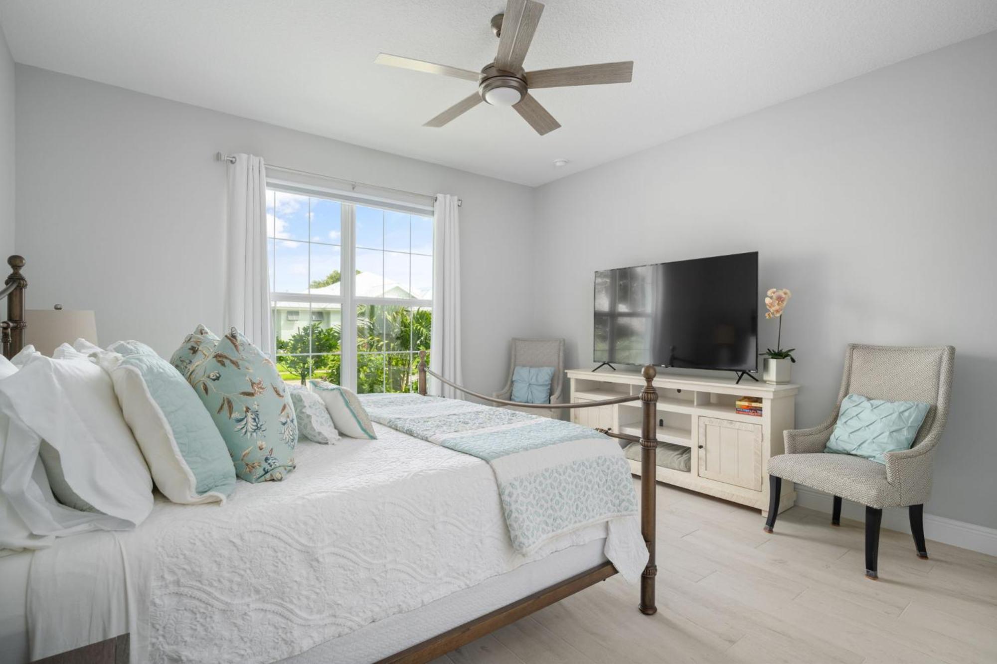 Beachside Bliss 3br, Heated Pool, Sleeps 10! Sebastian