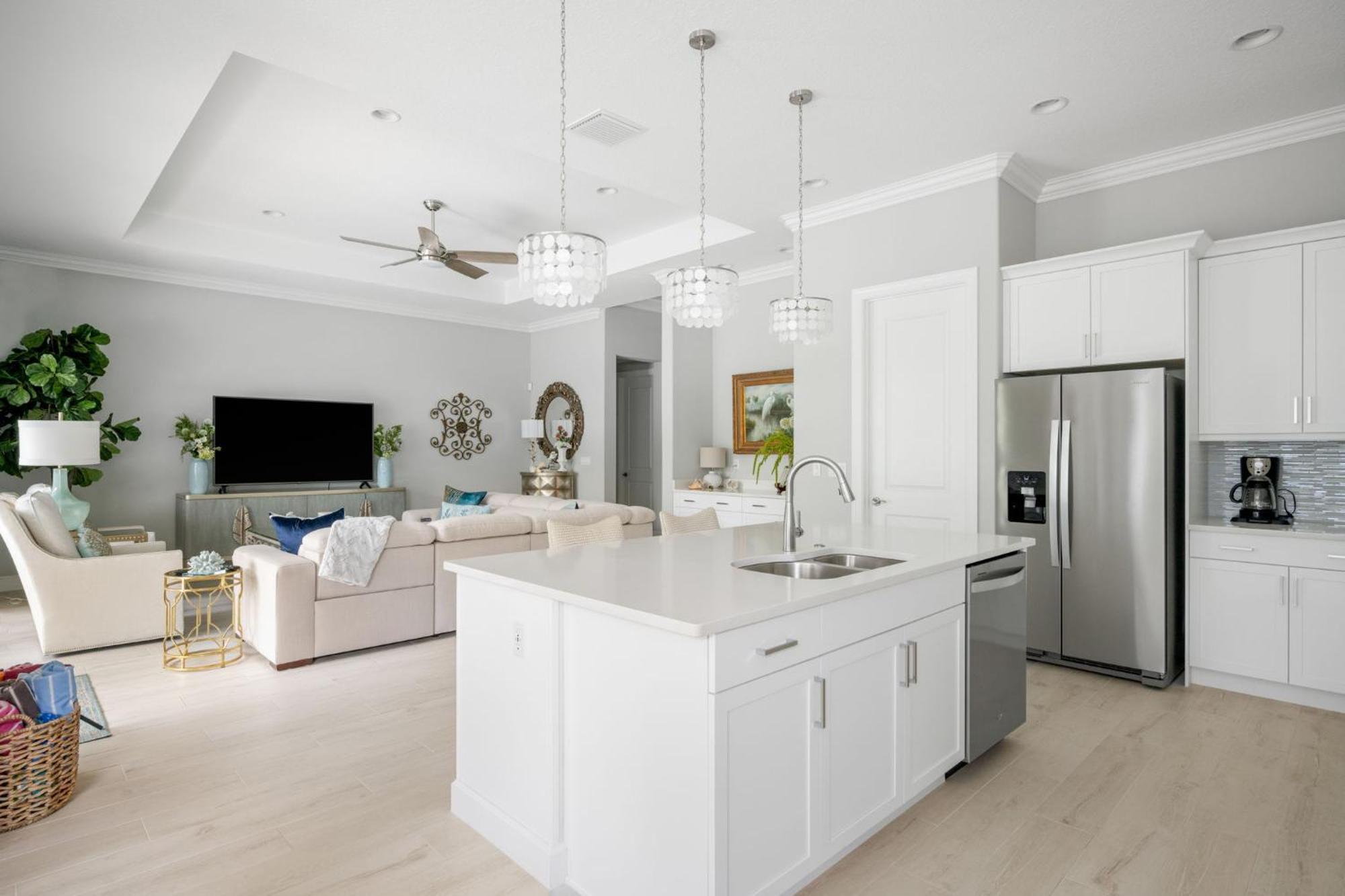 Beachside Bliss 3br, Heated Pool, Sleeps 10! * Sebastian