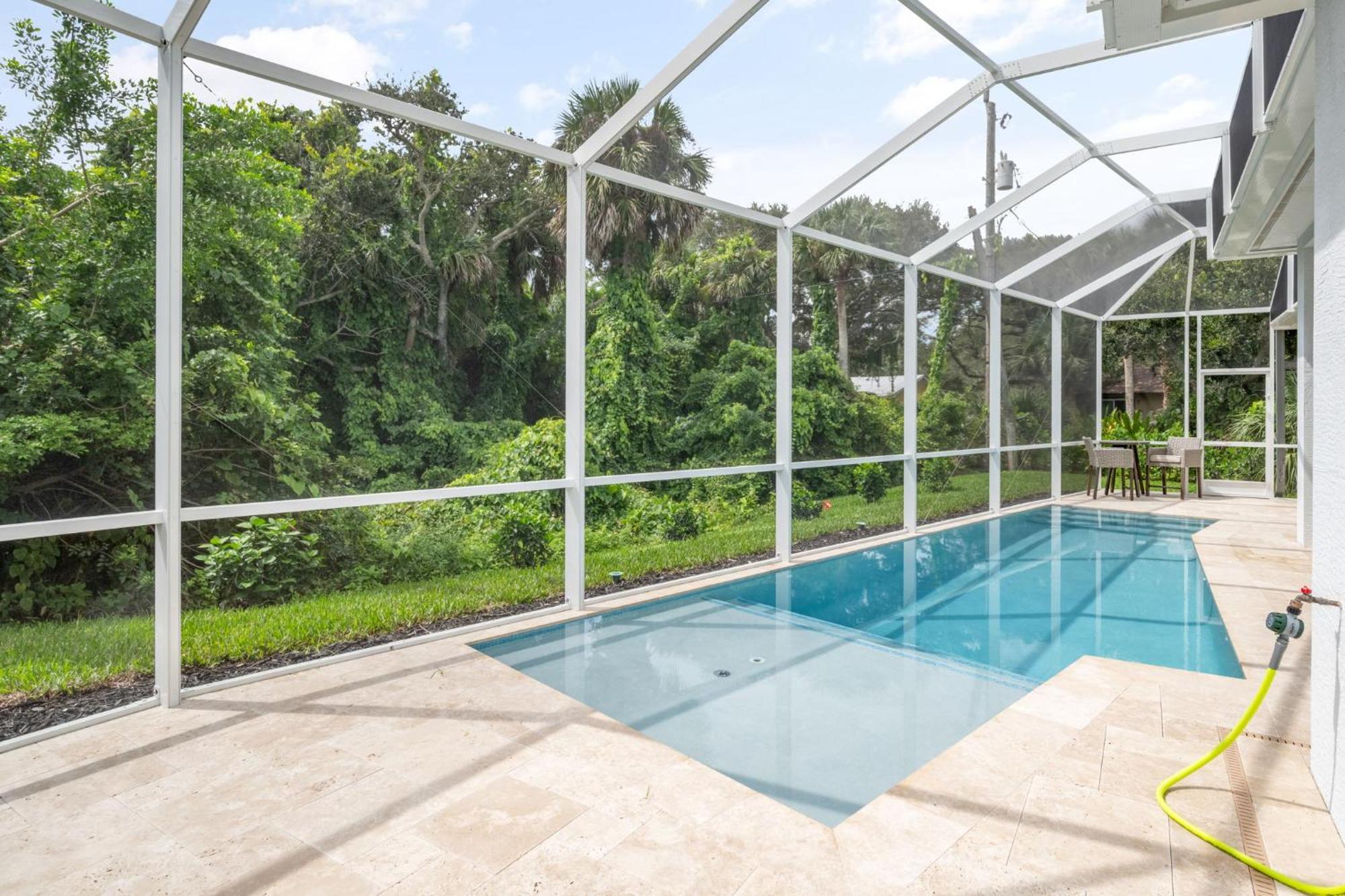 Beachside Bliss 3br, Heated Pool, Sleeps 10! Holiday home
