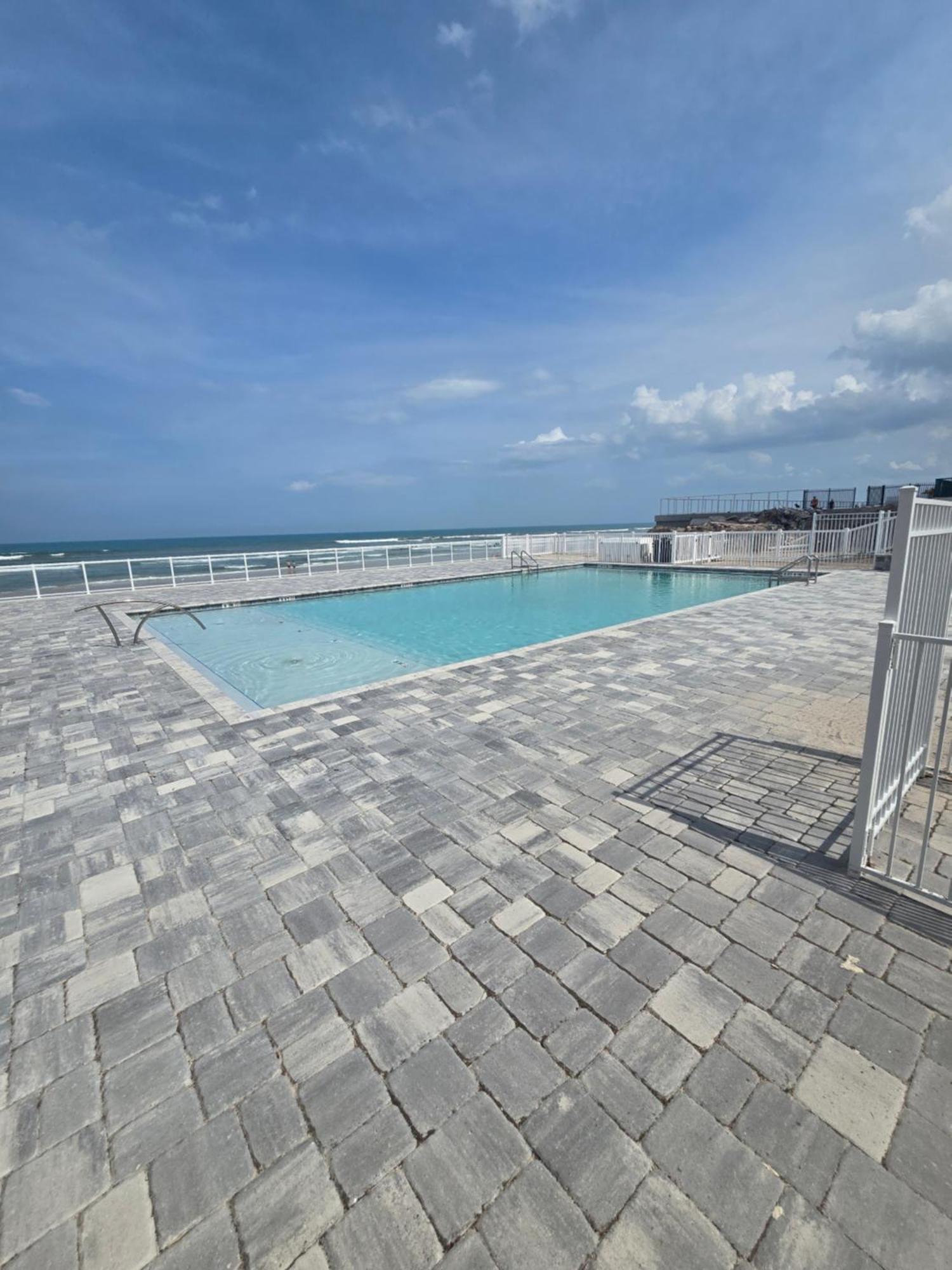 Aparthotel Oceanview W Balcony - Castaways Daytona Beach