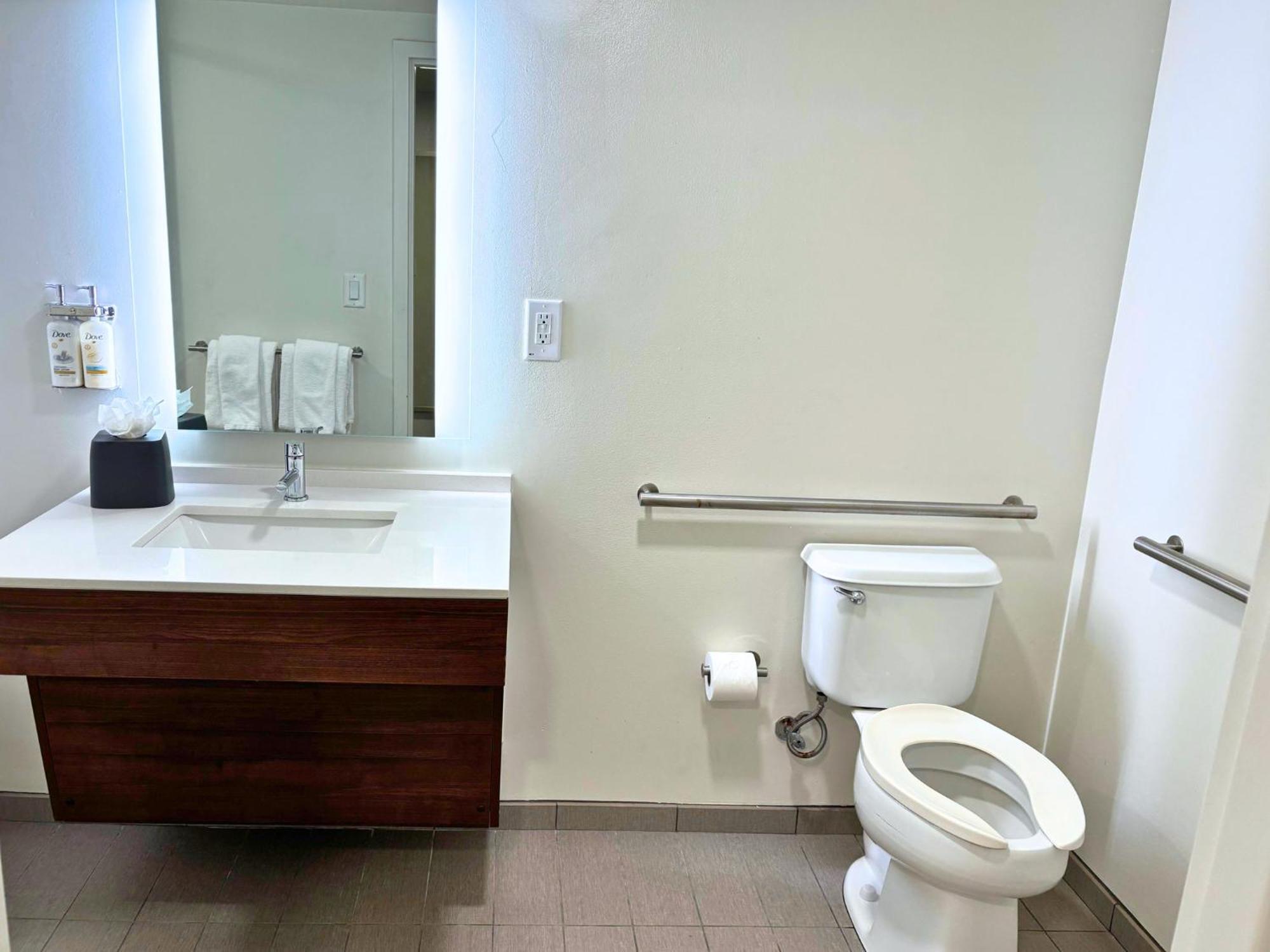 Hotel & - - Wells Rd. 3*