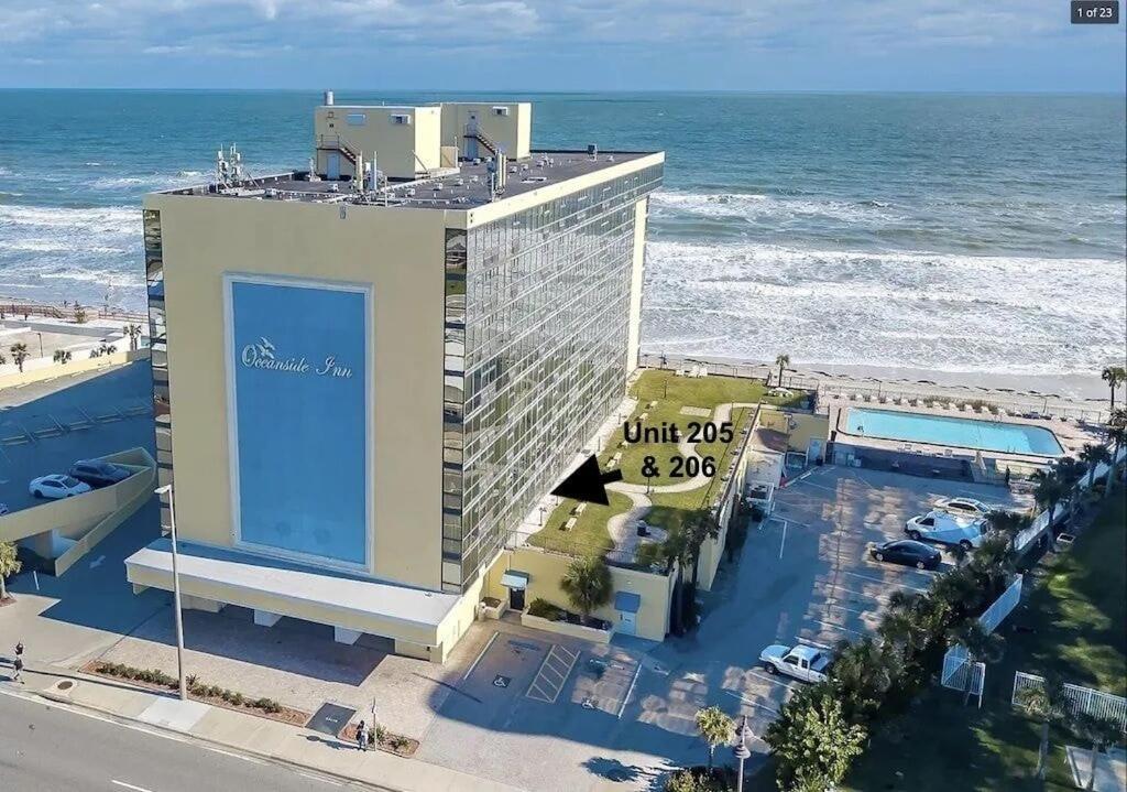 Single Or Double Oceanfront Pool & Tiki Aparthotel