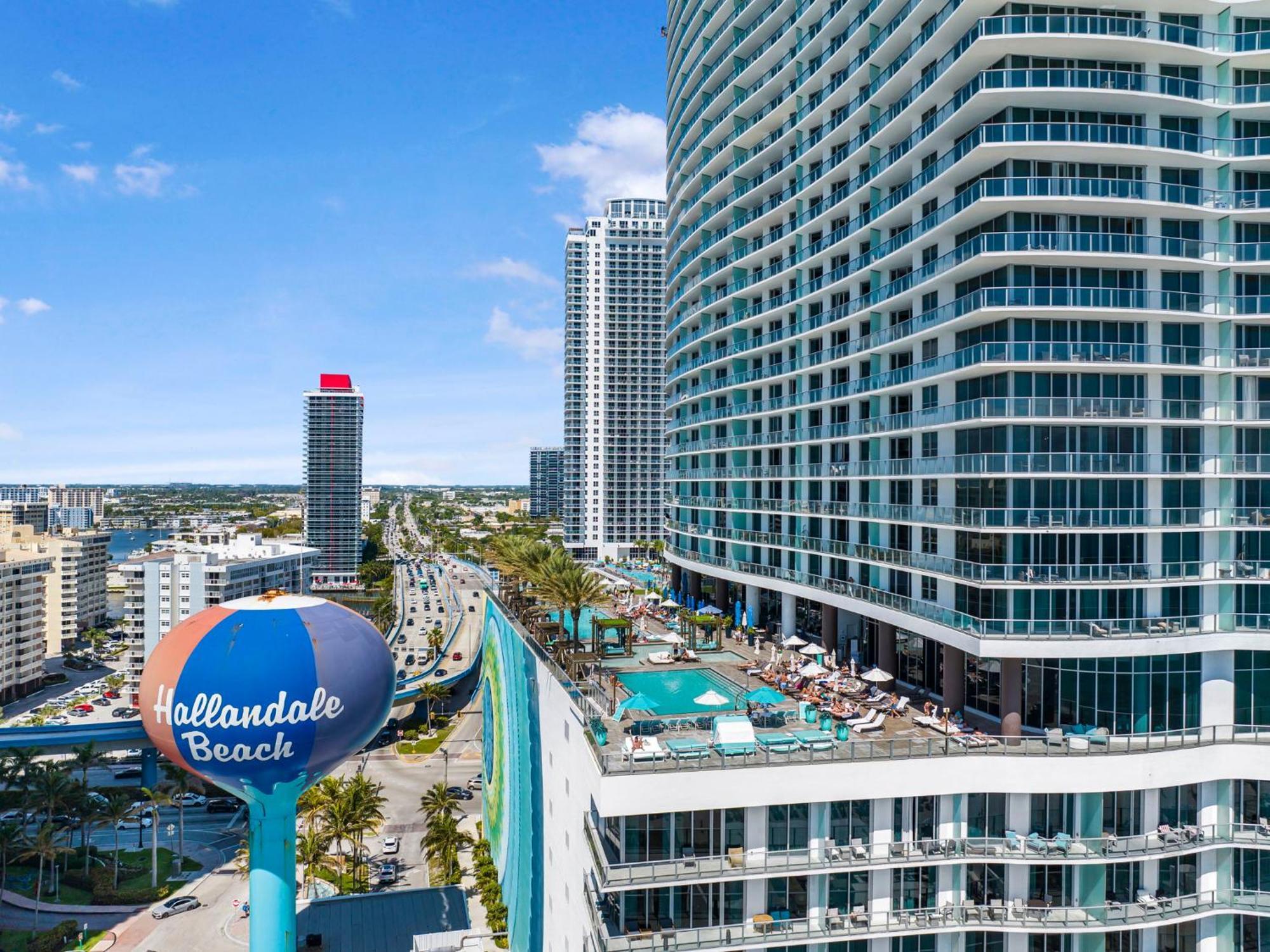 Beautiful Views From A Comfortable With Access! * Hollywood