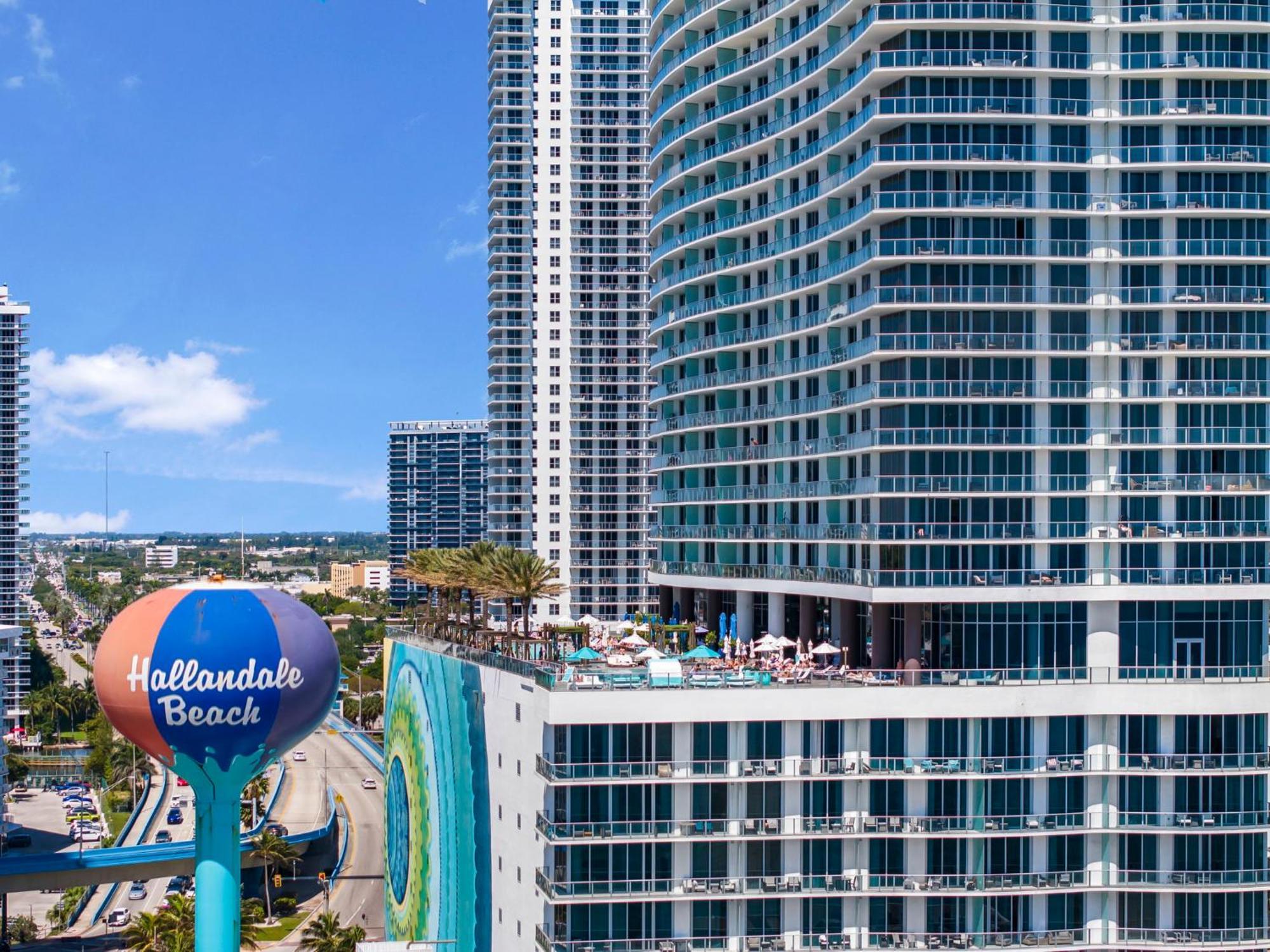 Beautiful Views From A Comfortable With Access! Apartment *