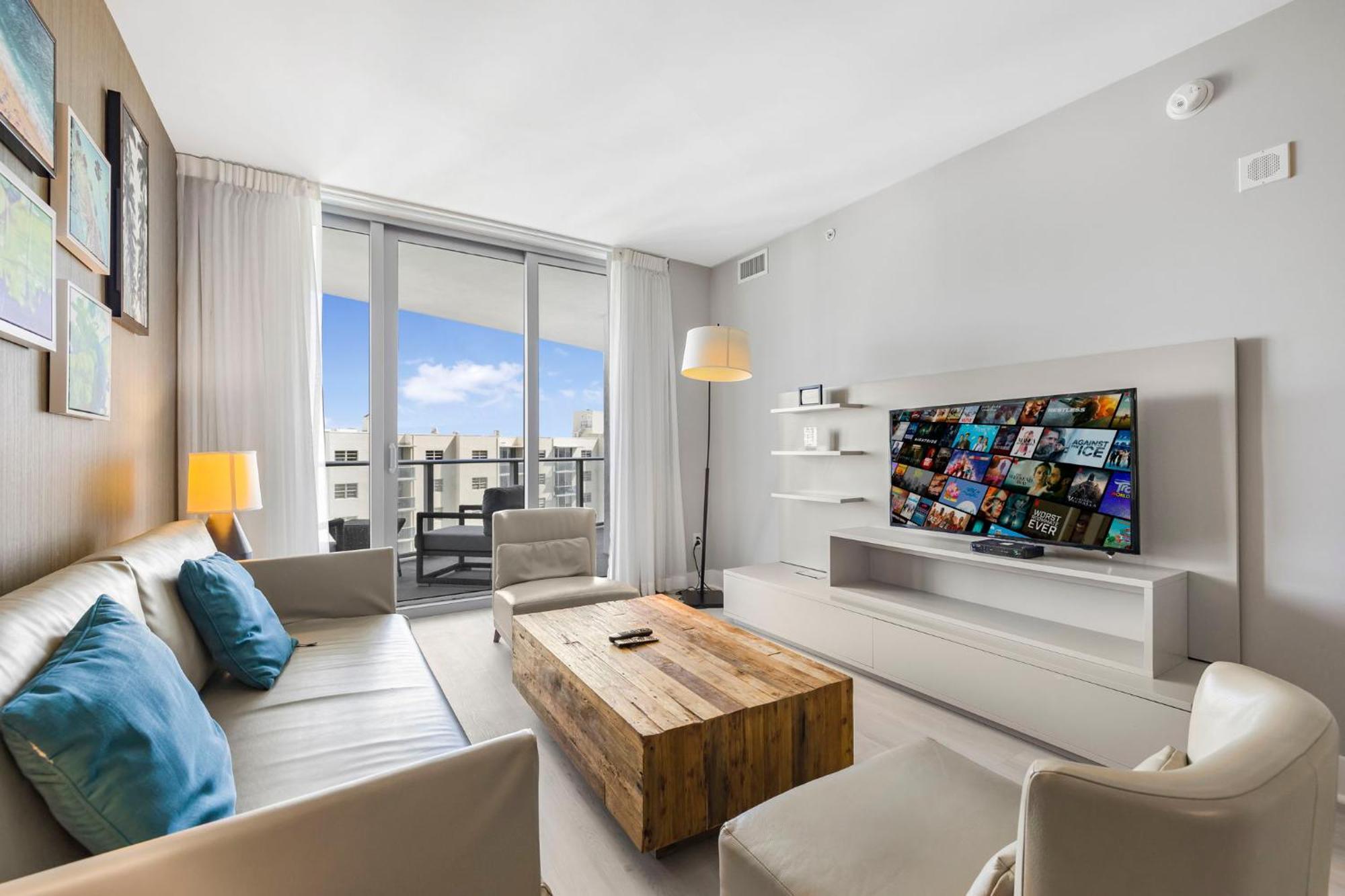 Beautiful Views From A Comfortable With Access! * Hollywood