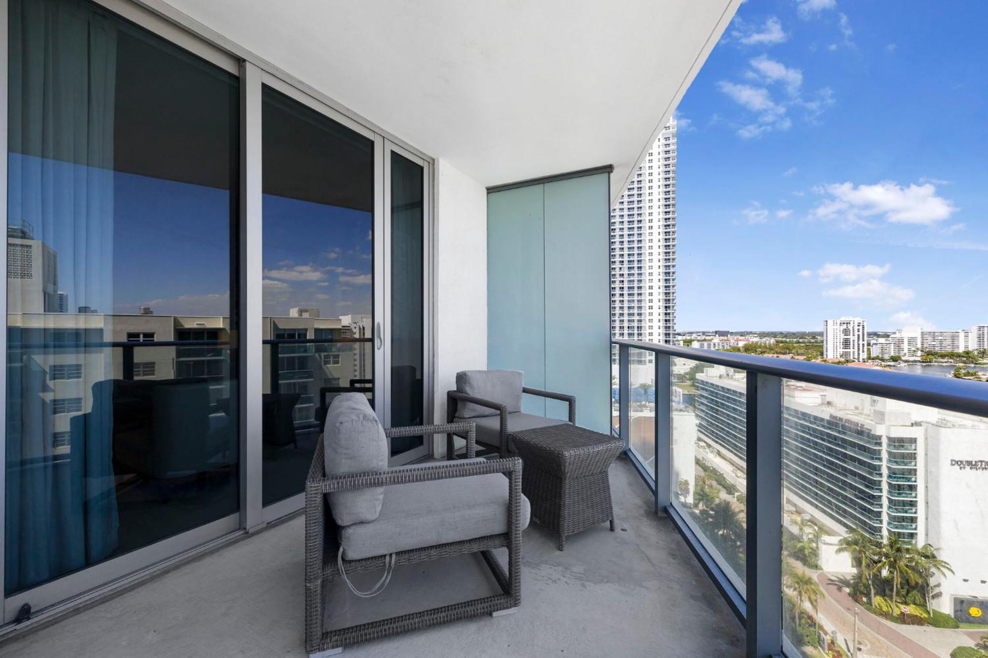 Apartment Beautiful Views From A Comfortable With Access! Hollywood
