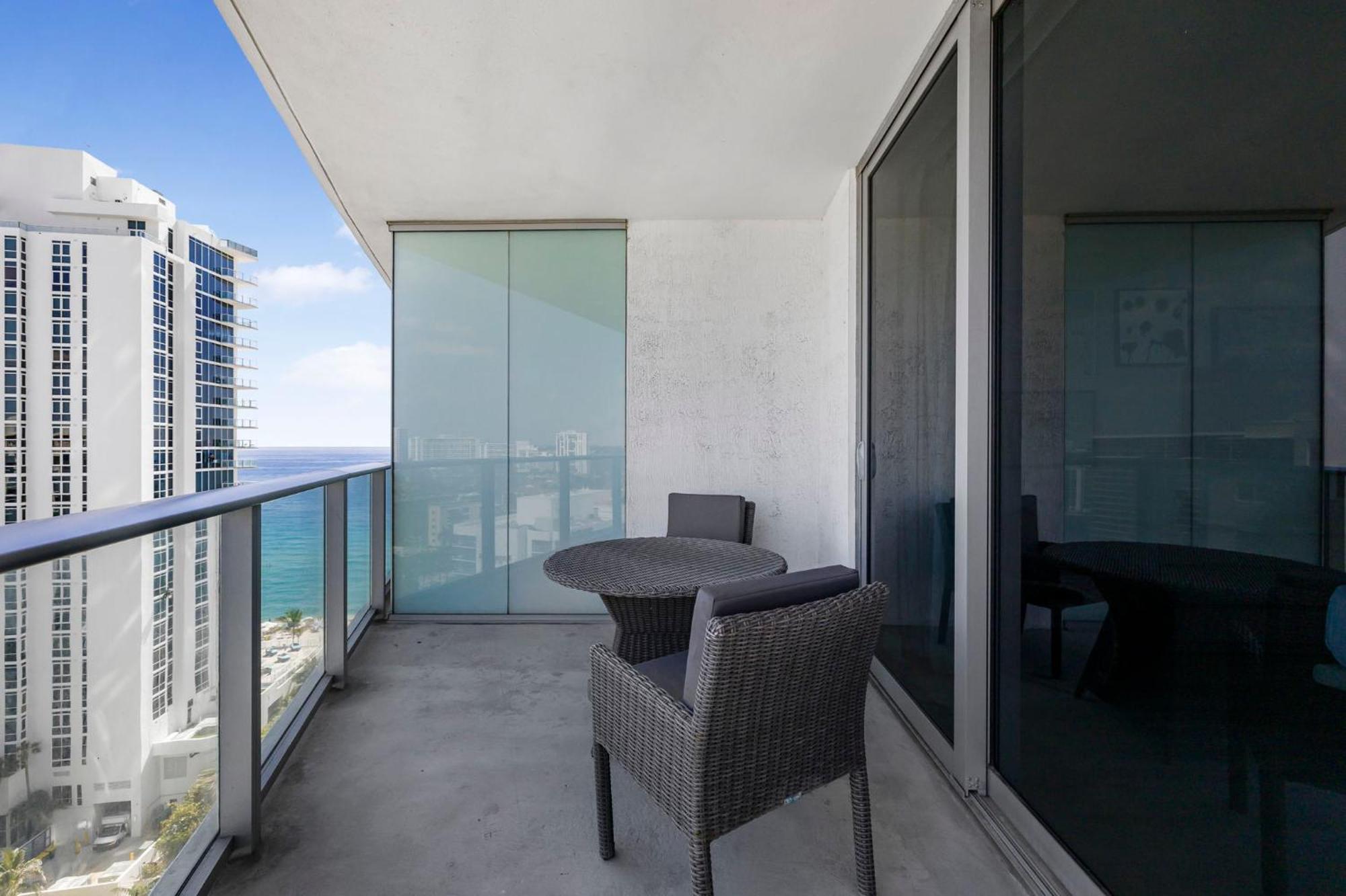 Apartment Beautiful Views From A Comfortable With Access! Hollywood