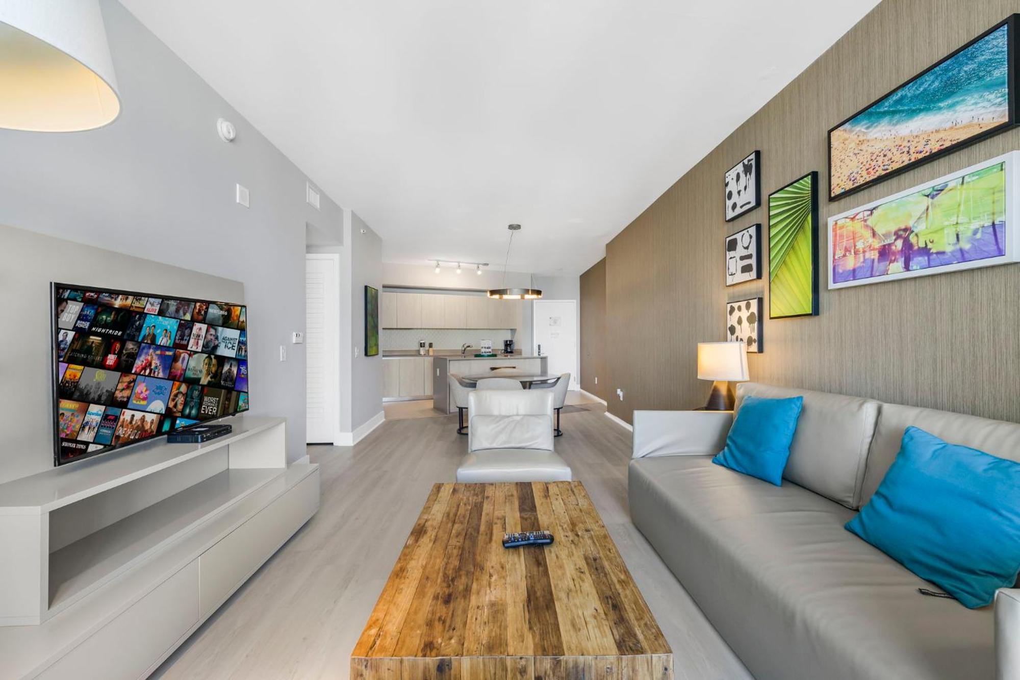 Beautiful Views From A Comfortable With Access! * Hollywood