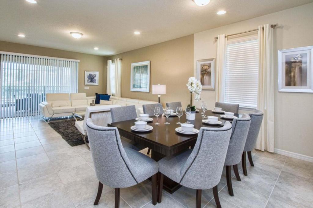 Luxury Windsor Resort Near Disney Oversize Pool *