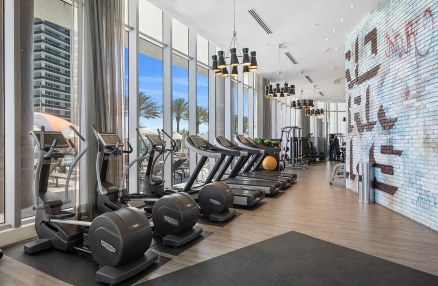 Beachfront Paradise To Spend Time W The Family Apartment Hollywood