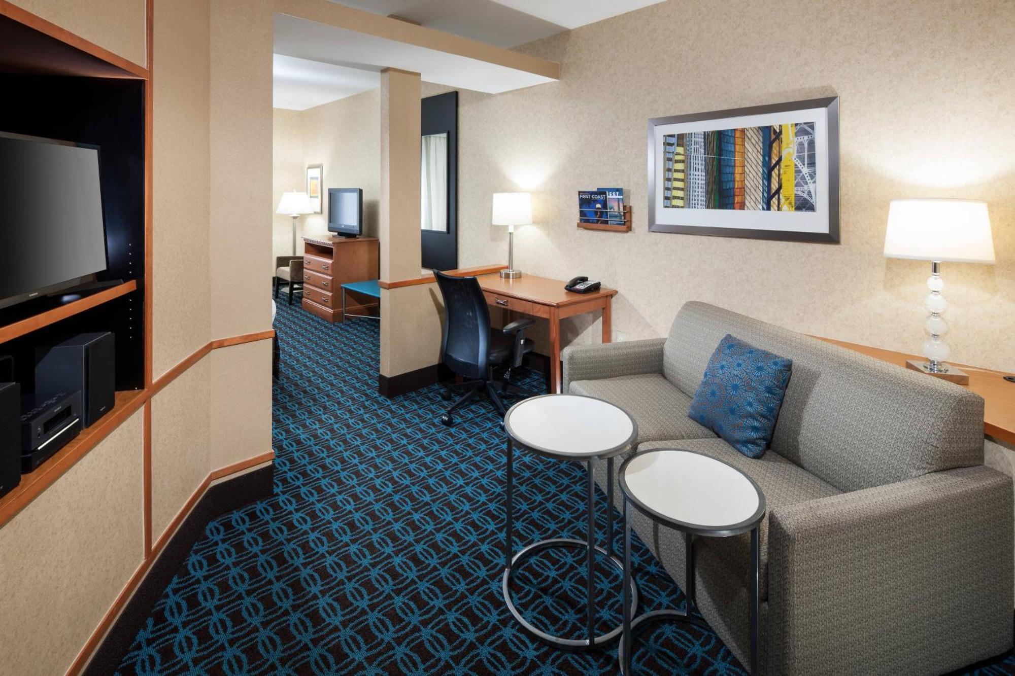 Fairfield & Butler Boulevard Hotel 3*