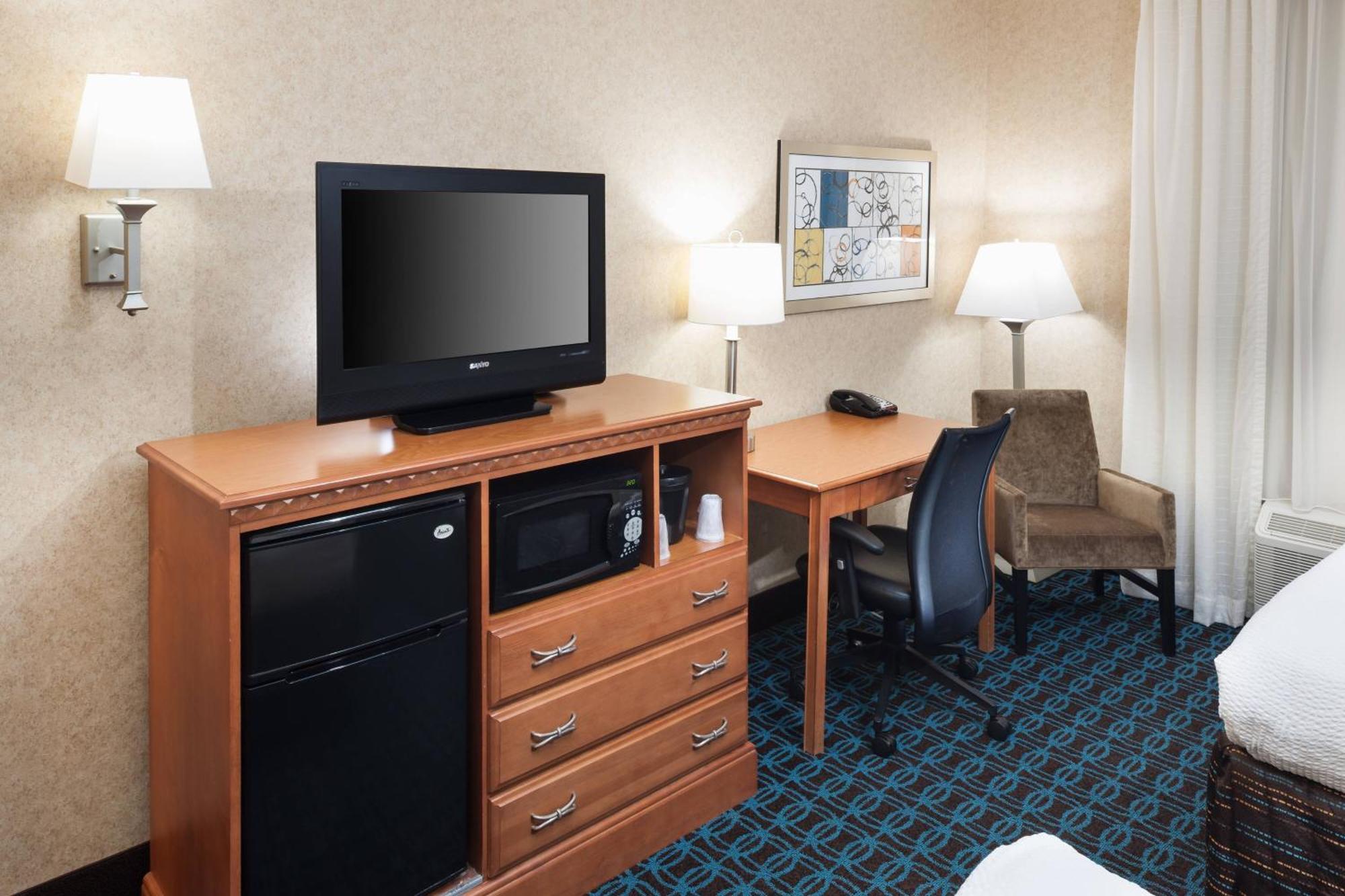 Hotel Fairfield & Butler Boulevard 3*