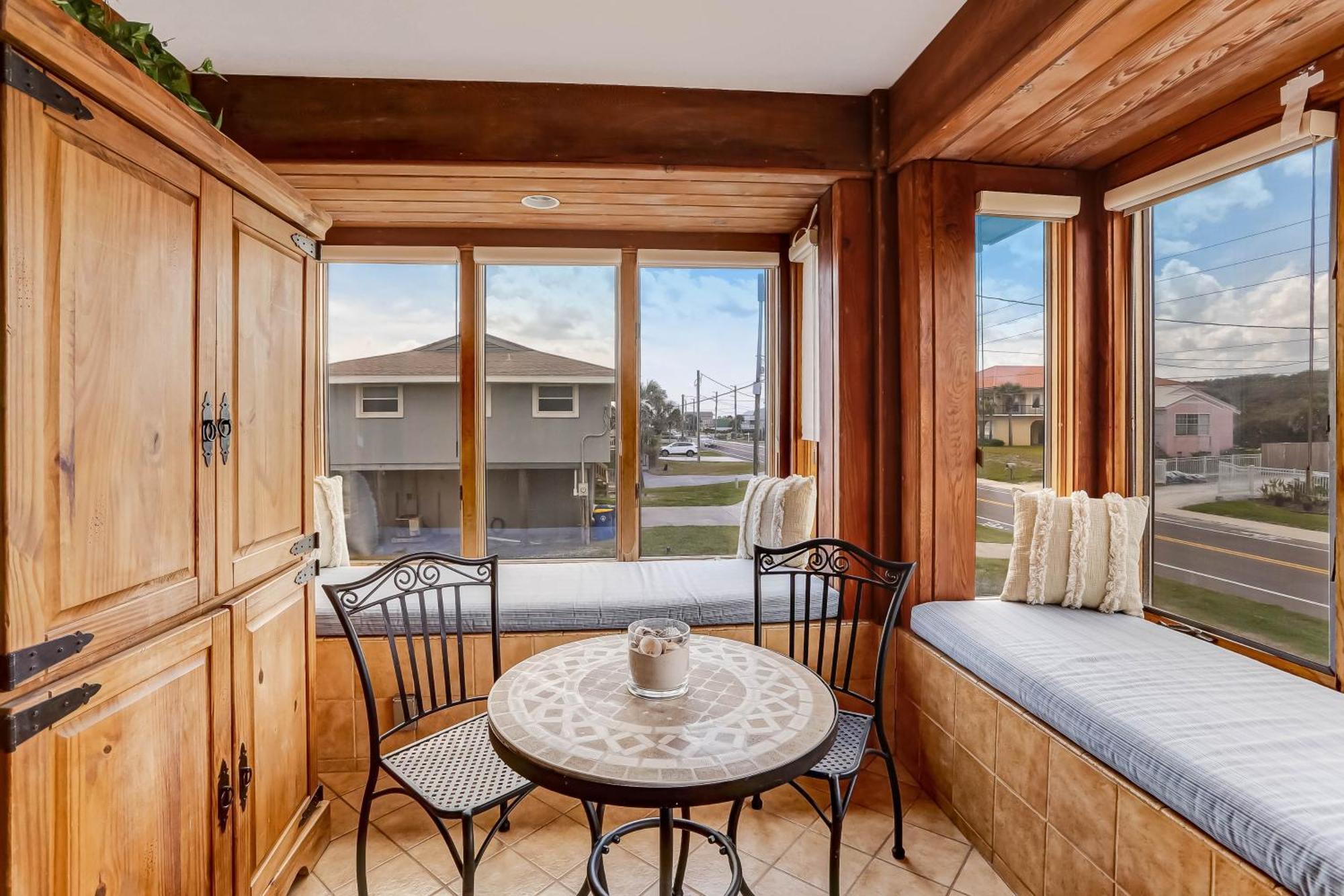 Oceanfront Pet Friendly Unit Hotel *