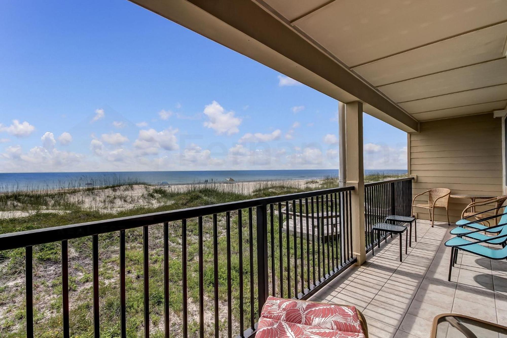 Dogfriendly Oceanfront Apartment