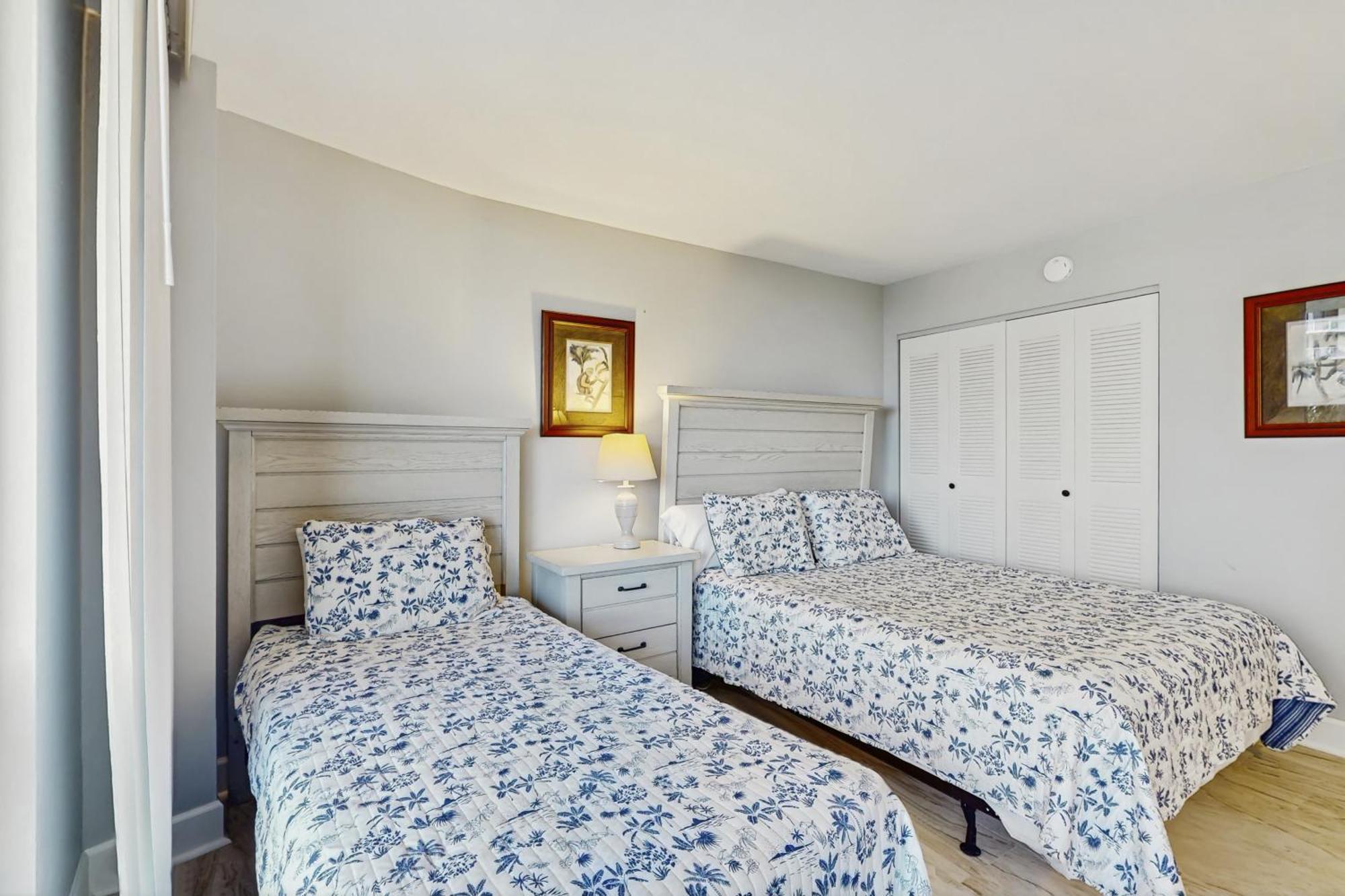 Crystal Waves Apartment *
