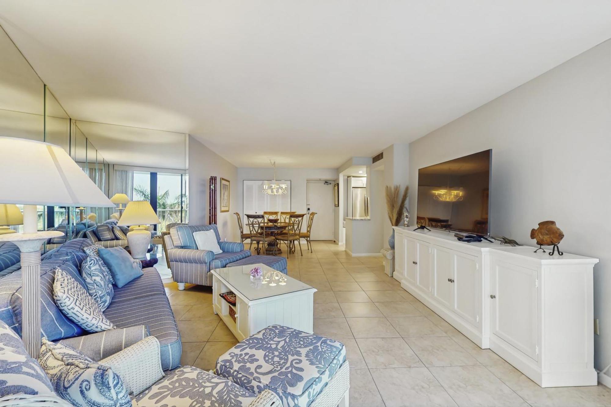 Apartment Crystal Waves