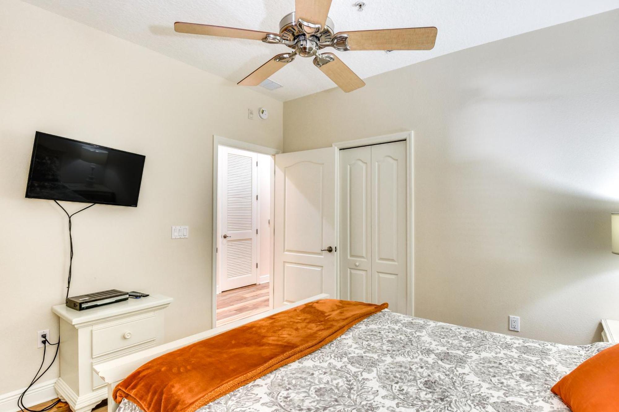 Riverfront Getaway With Amenities! *