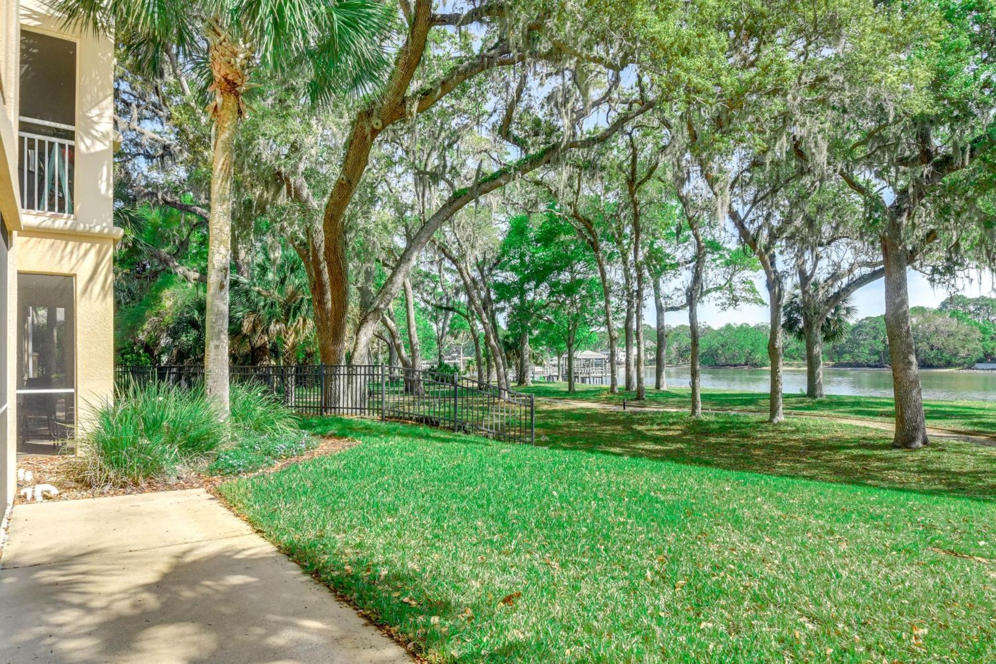 Apartment Riverfront Getaway With Amenities! *