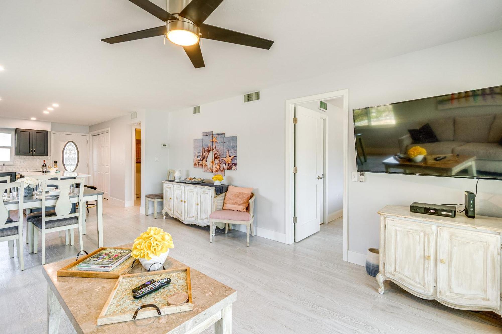 Walk To With Pool And Patio In Sarasota! Sarasota