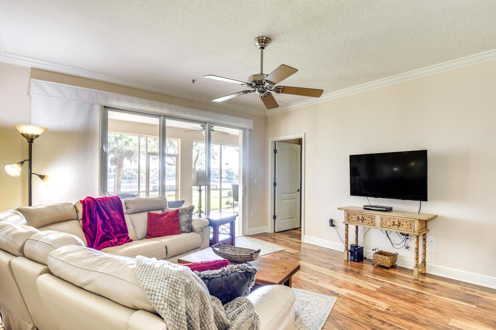 Apartment Riverfront Getaway With Amenities! *