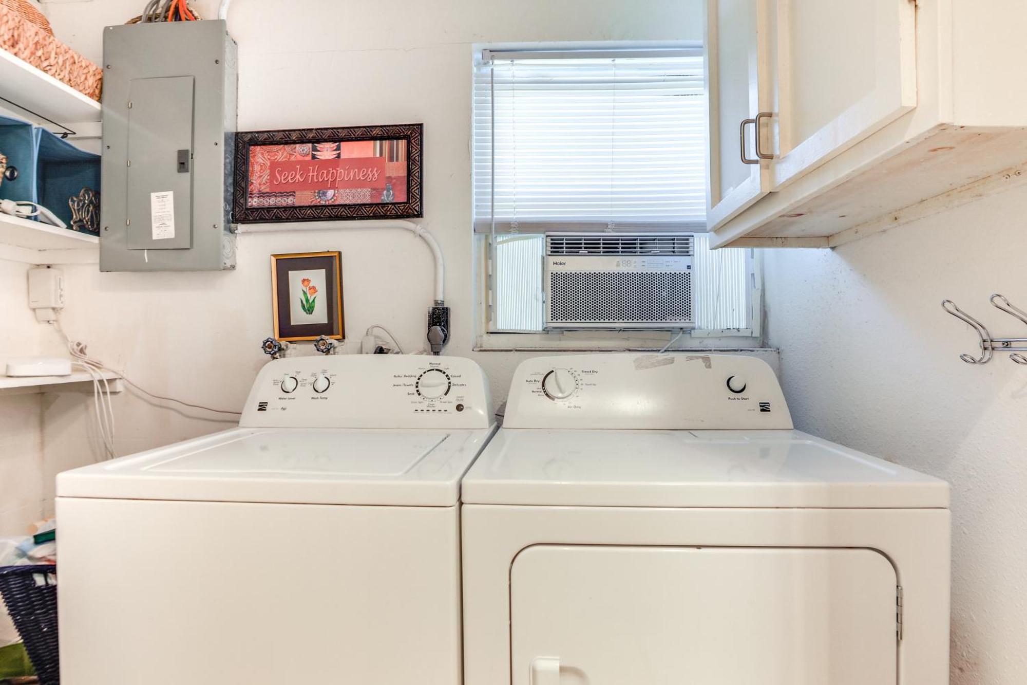 Upscale With Patio And Bbq, Walk To