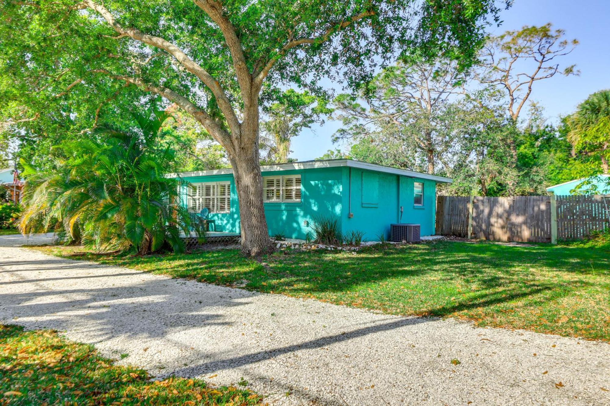 Upscale With Patio And Bbq, Walk To *