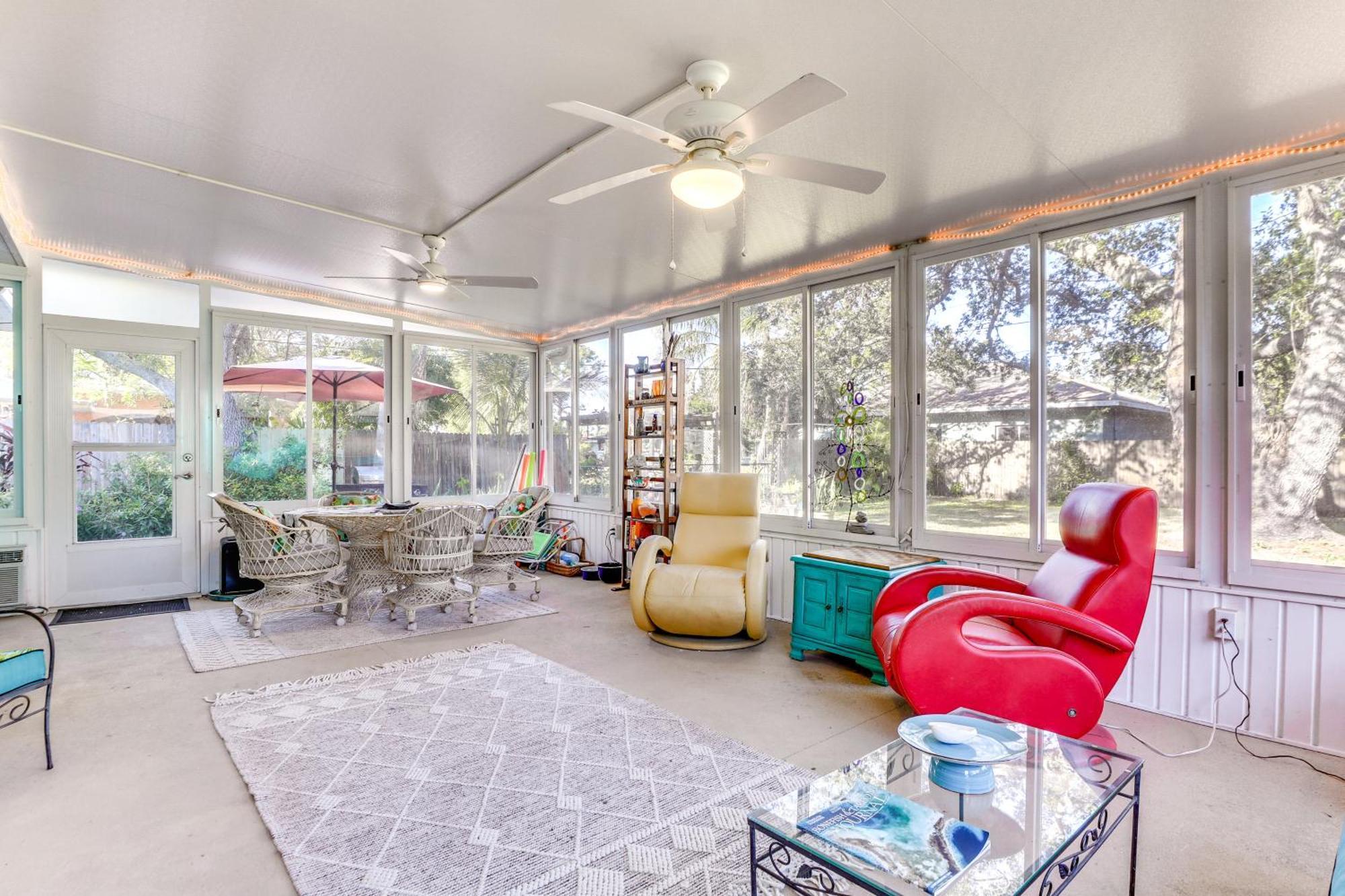 Upscale With Patio And Bbq, Walk To Englewood