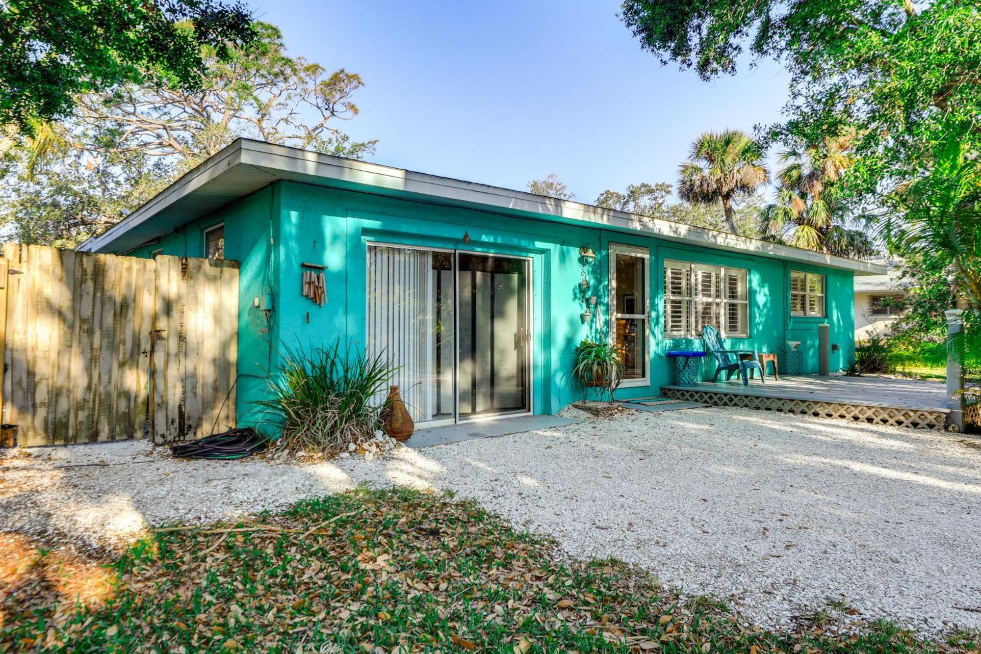 Upscale With Patio And Bbq, Walk To Holiday home