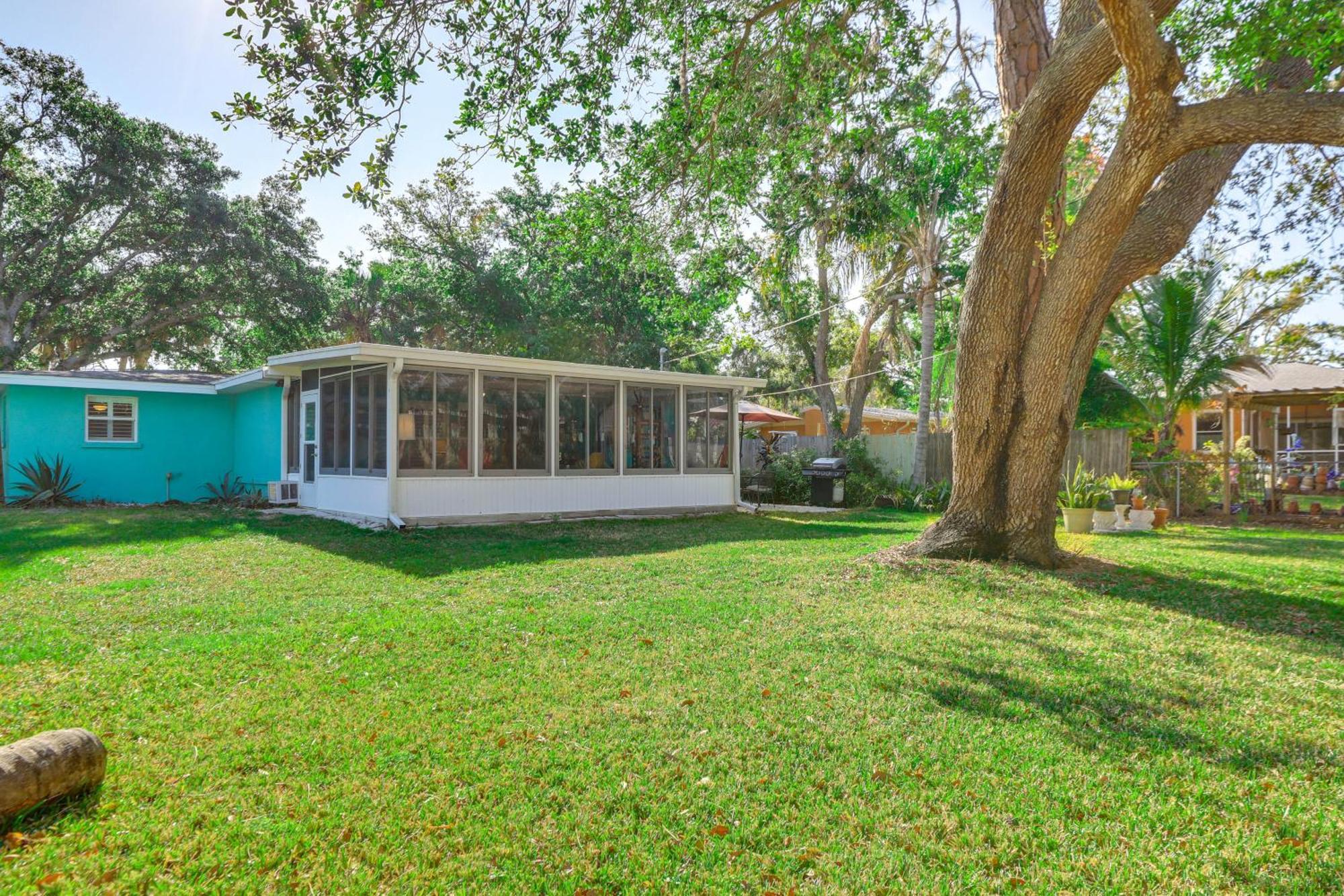 Upscale With Patio And Bbq, Walk To Holiday home *