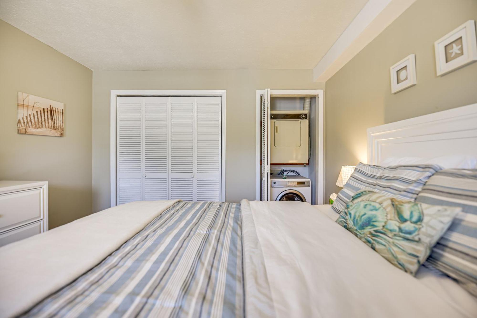 Apartment Pcb With Private Balcony And 3 Pools!