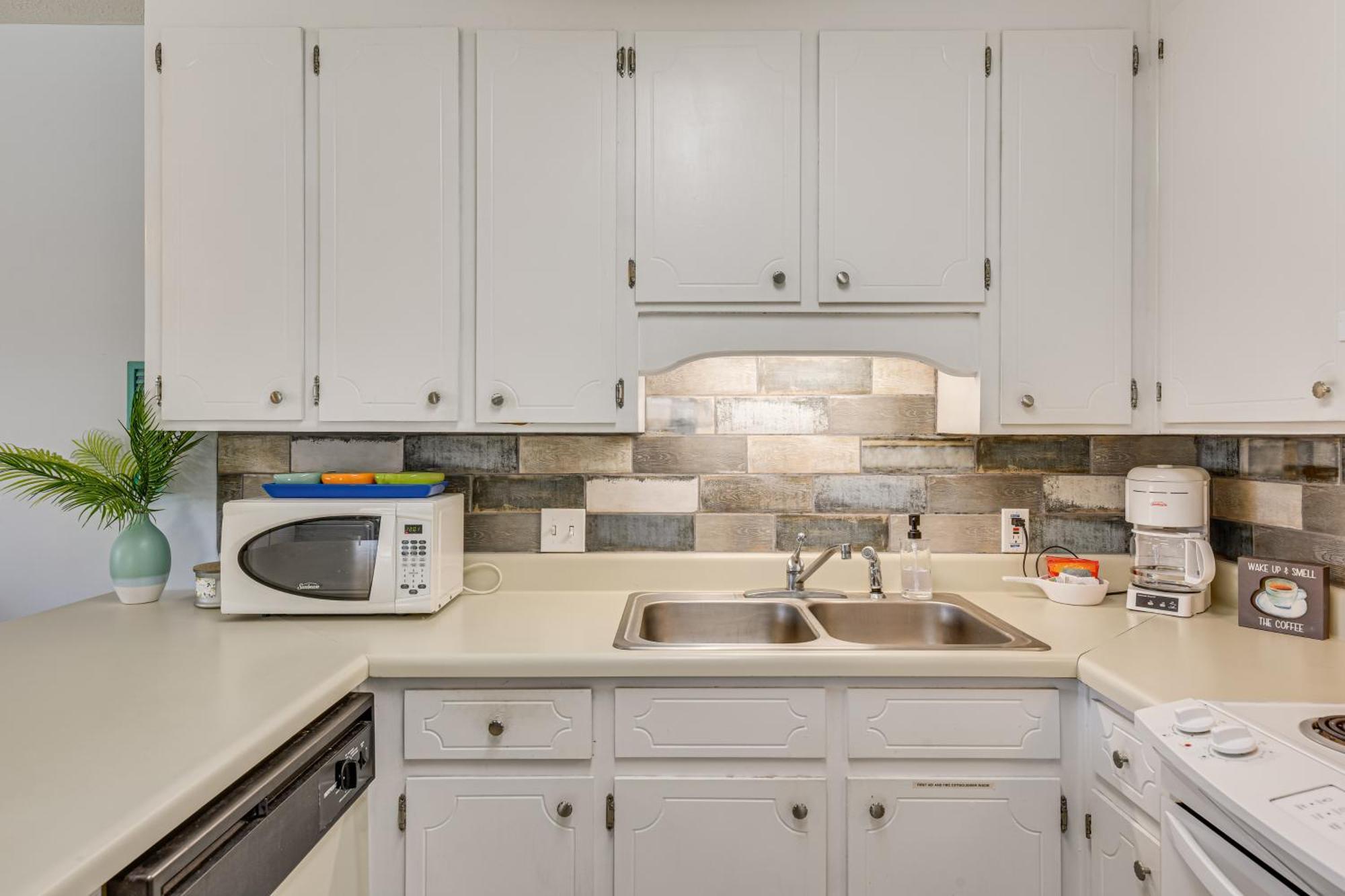 Pcb With Private Balcony And 3 Pools! Apartment *