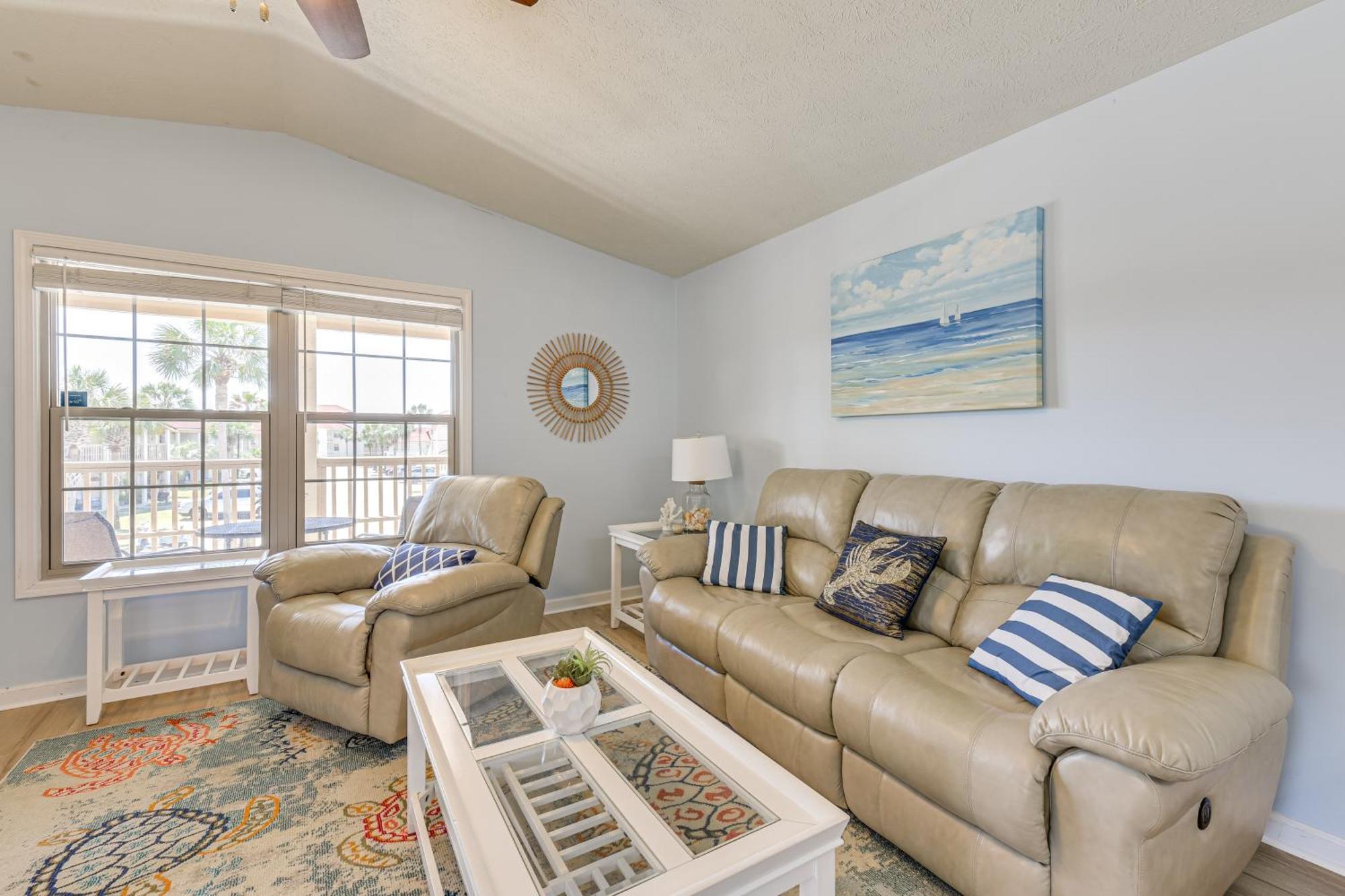 Pcb With Private Balcony And 3 Pools!